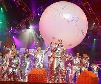Les Enfoirés dans l'Espace - 2004